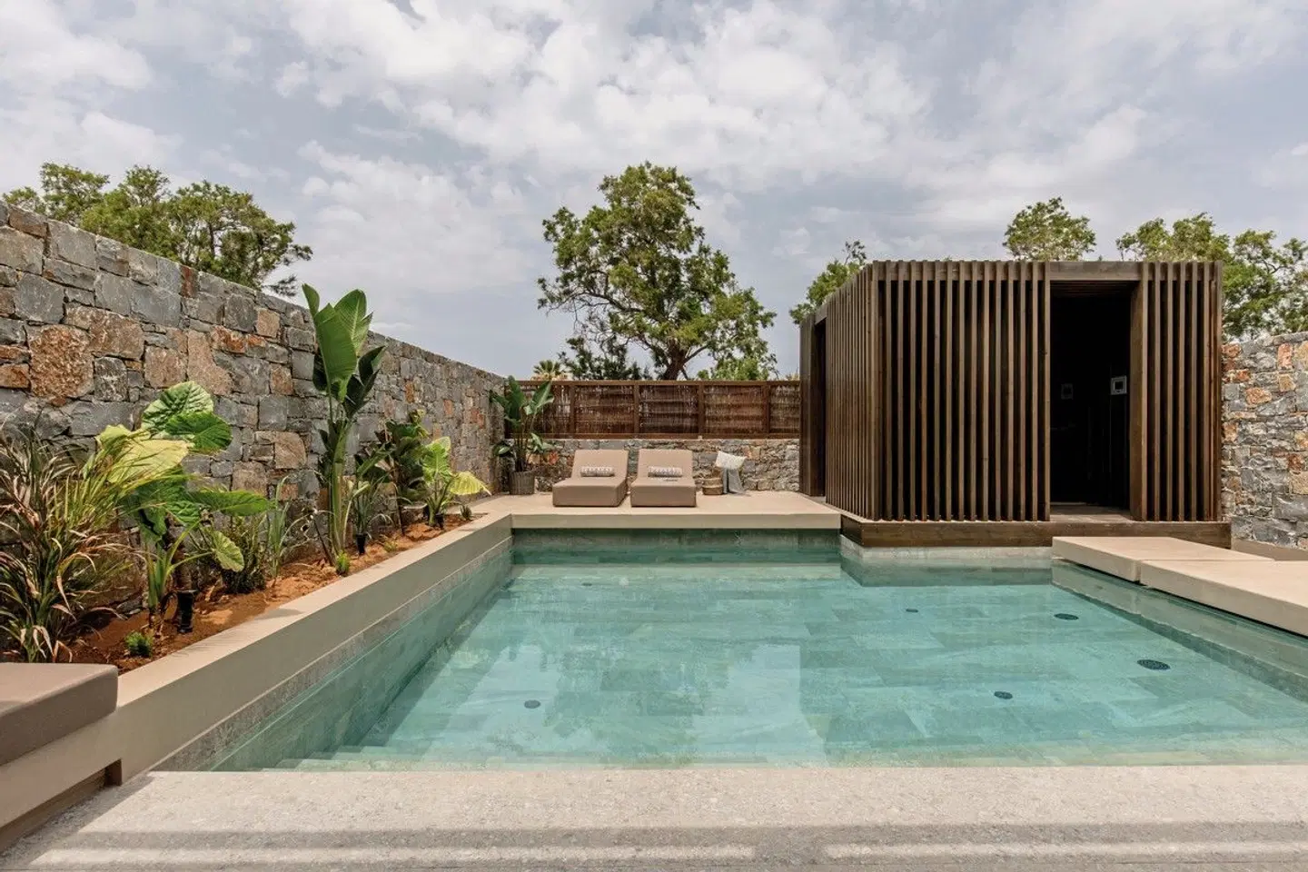 Pnoe Breathing Life OUTDOOR_POOL