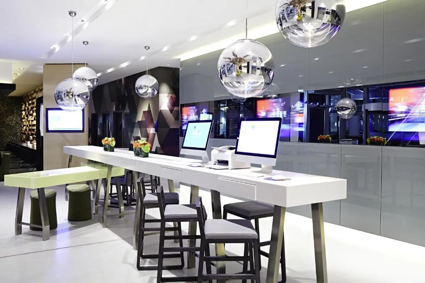 Novotel London Brentford Bar