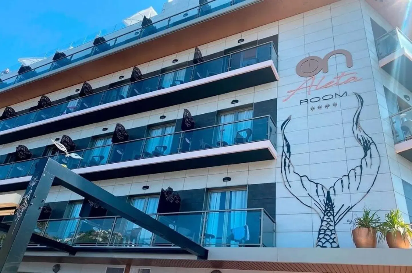 ON Aleta Room EXTERIOR