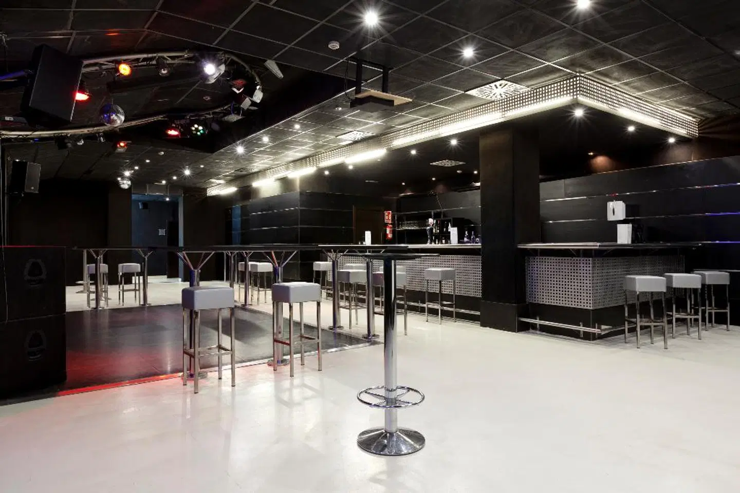 Impressive Playa Granada Golf Bar