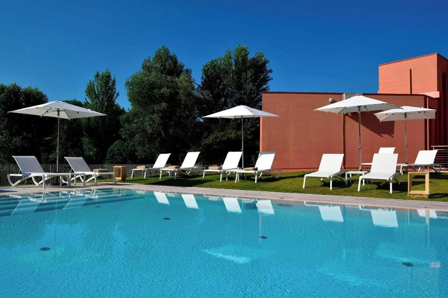 Four Points by Sheraton Siena OUTDOOR_POOL