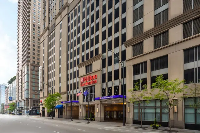 Hilton Garden Inn Chicago Downtown/Magnificent Mile EXTERIOR