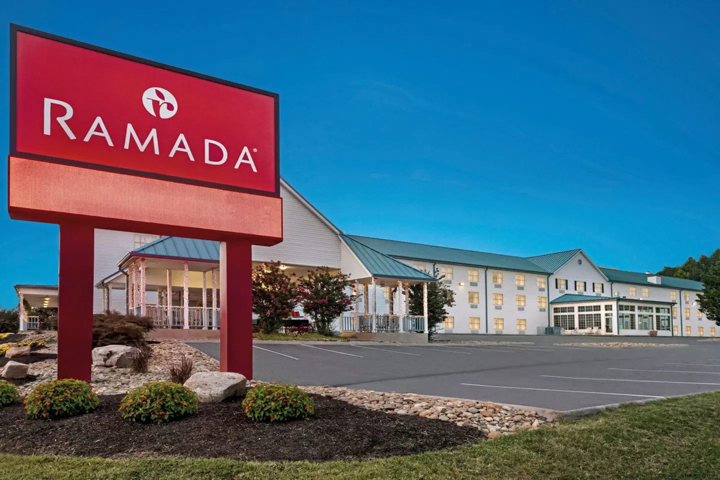 Ramada Pigeon Forge North EXTERIOR