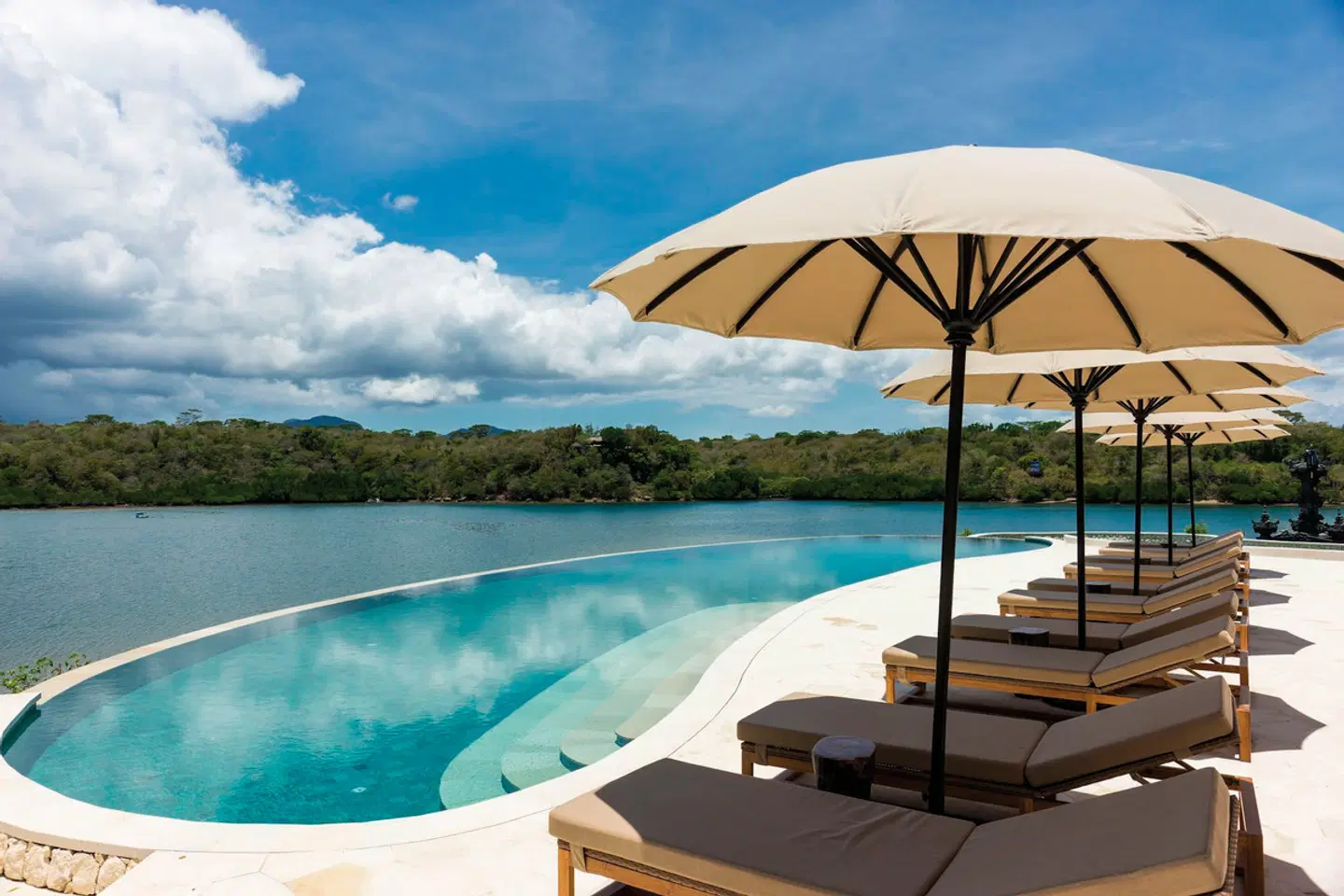 Menjangan Dynasty Resort OUTDOOR_POOL