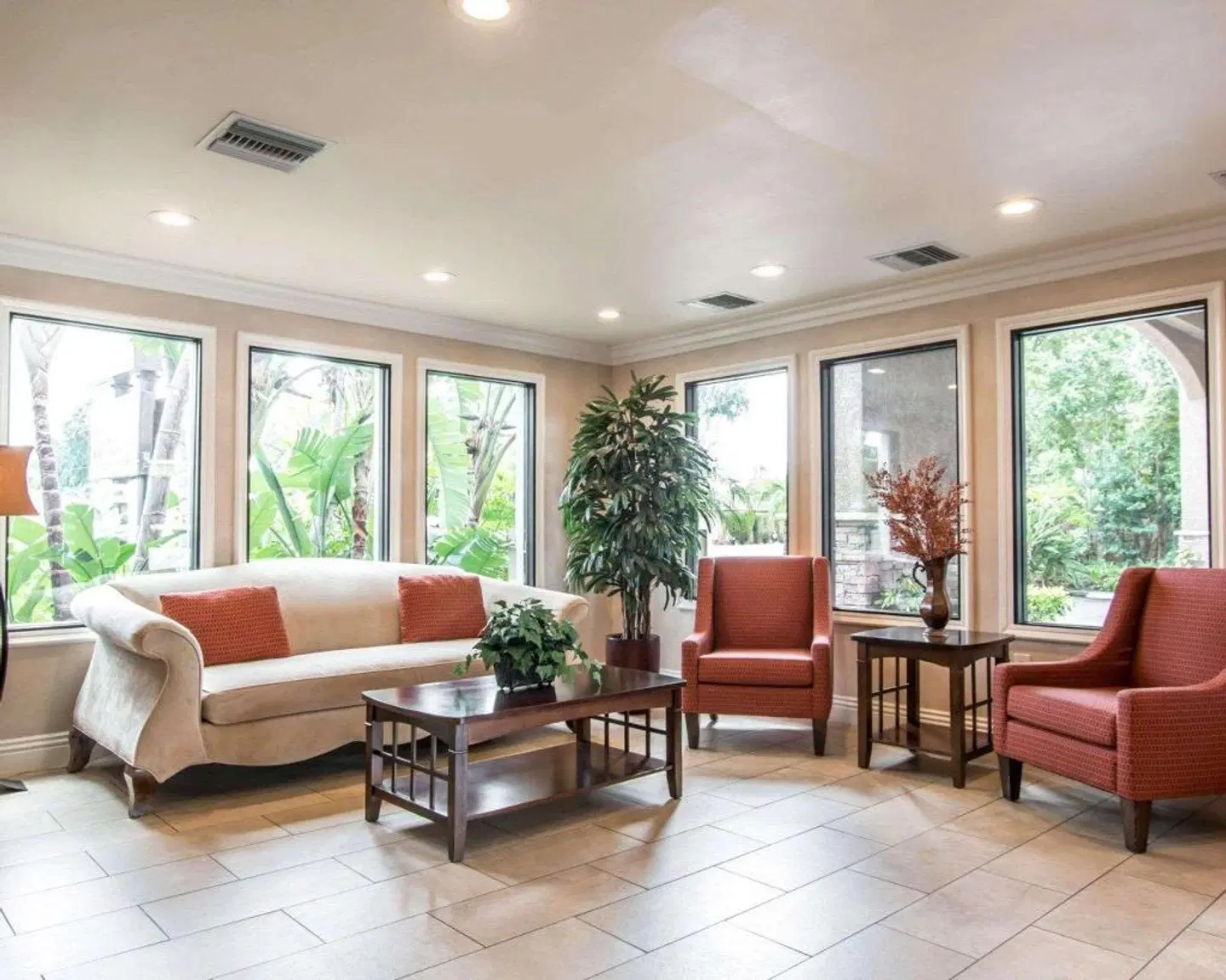 Quality Inn & Suites Anaheim Maingate LOUNGE_LOBBY