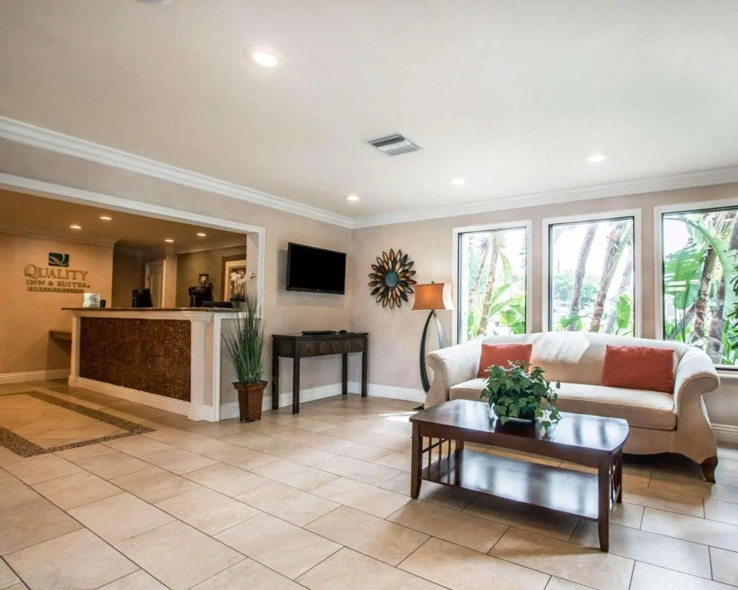 Quality Inn & Suites Anaheim Maingate LOUNGE_LOBBY