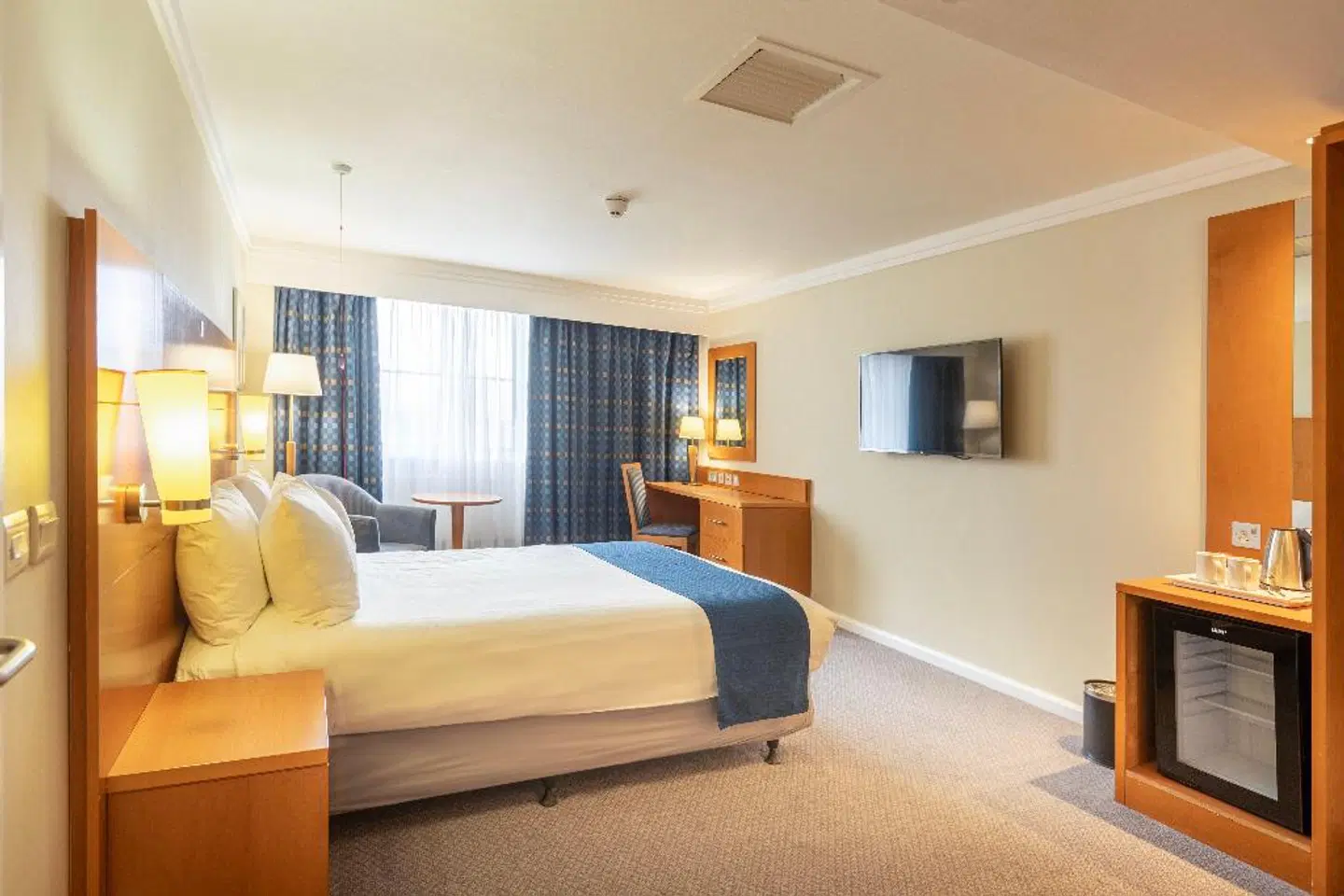 Holiday Inn Sutton ROOM_EXAMPLE