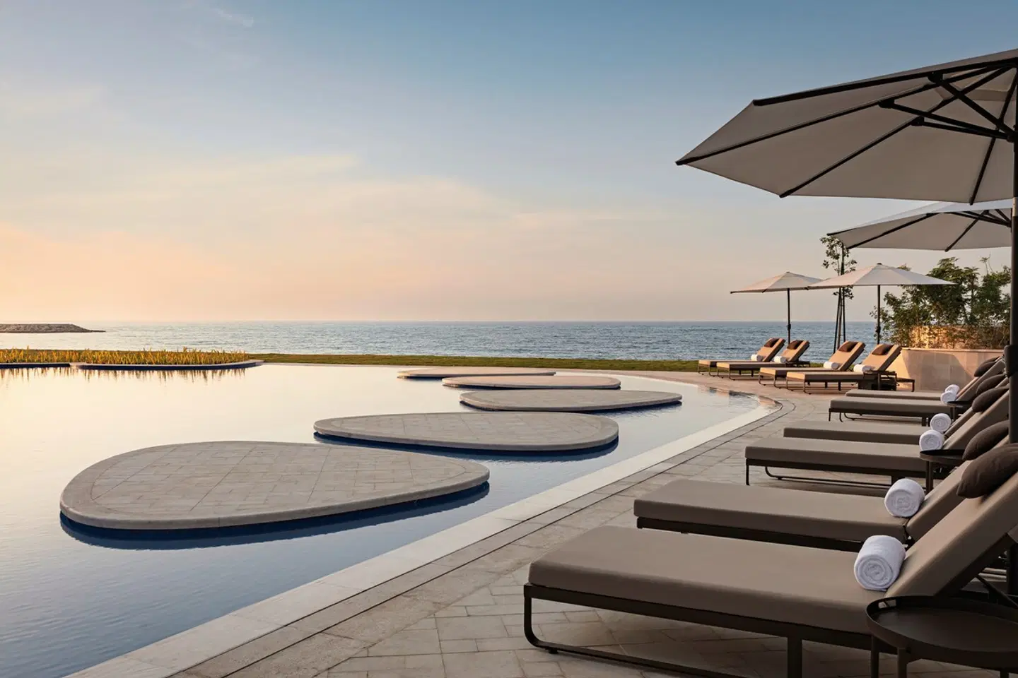 The St. Regis Al Mouj Muscat Resort Strand