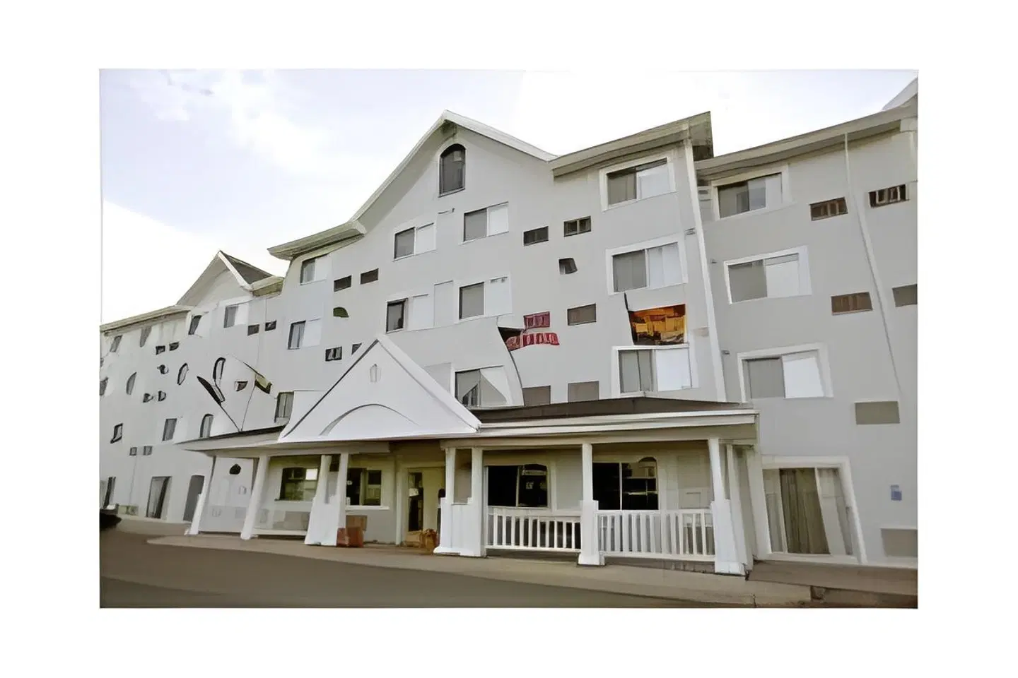 Holiday Inn Express & Suites Fredericton EXTERIOR