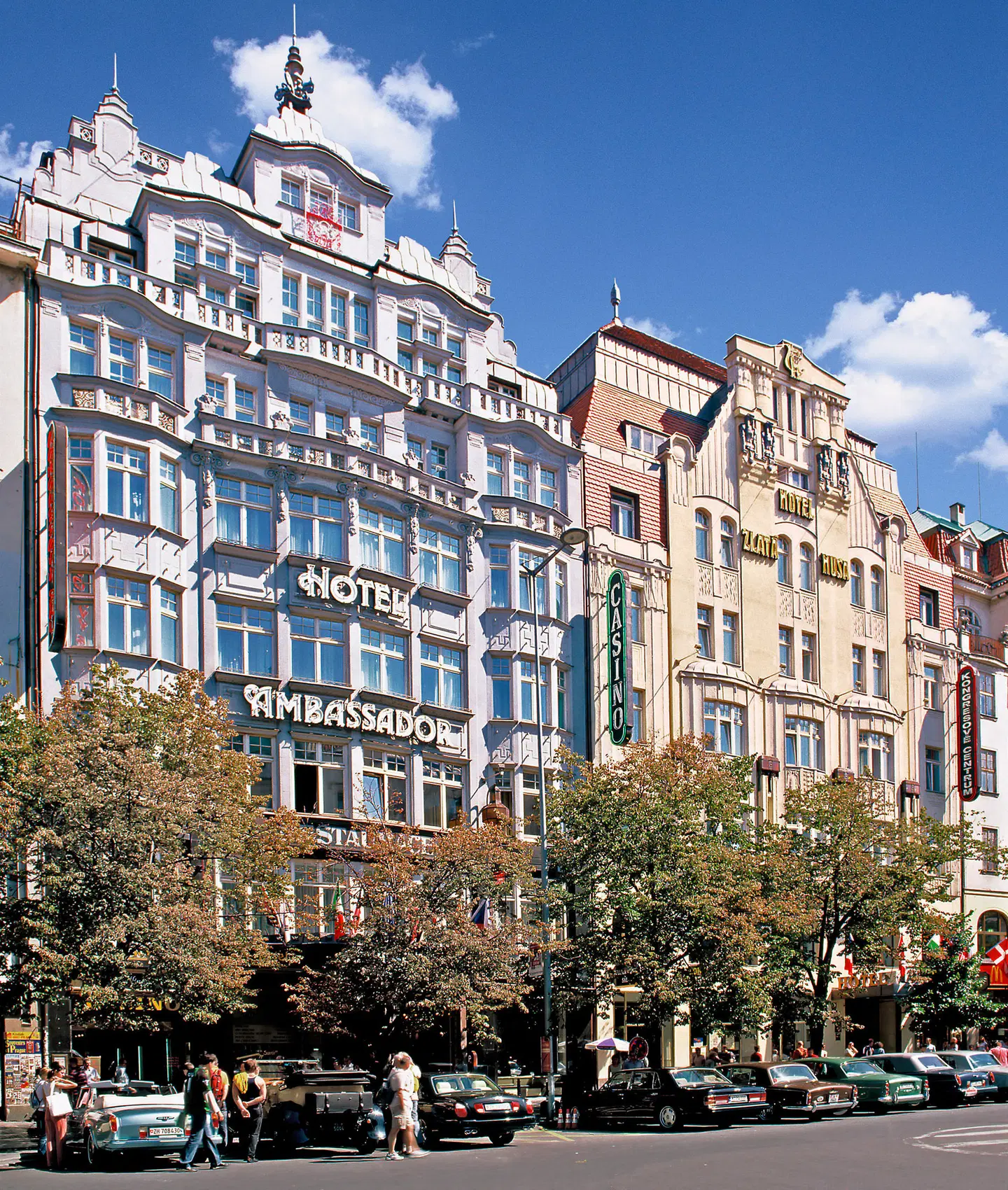 Ambassador Zlata Husa EXTERIOR