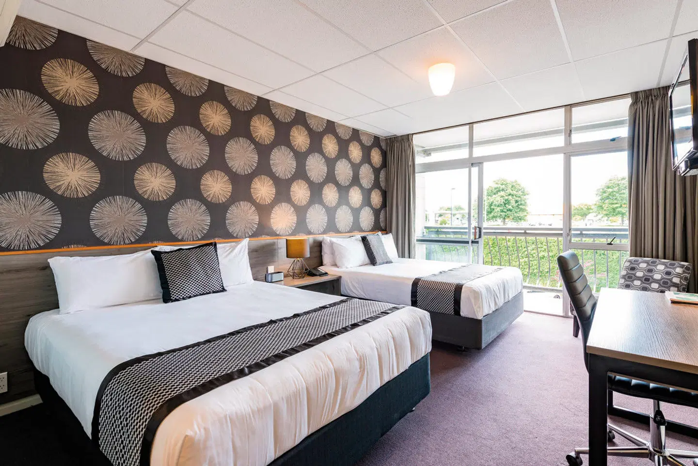 Heartland Ambassador Hotel Hamilton ROOM_EXAMPLE