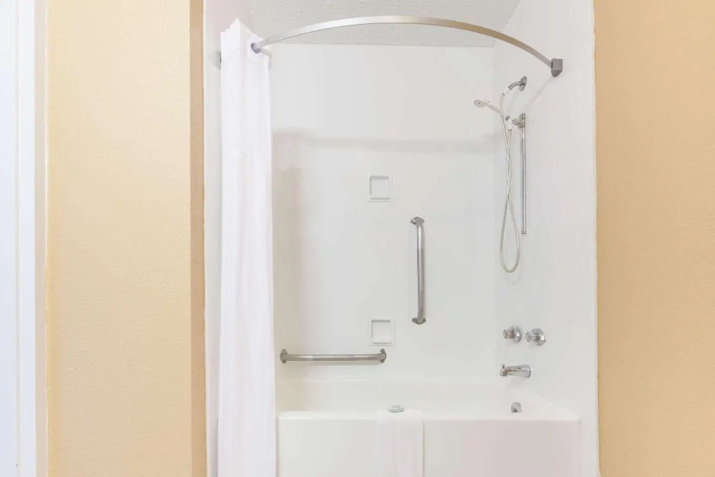 Days Inn by Wyndham Hillsboro TX Badezimmer