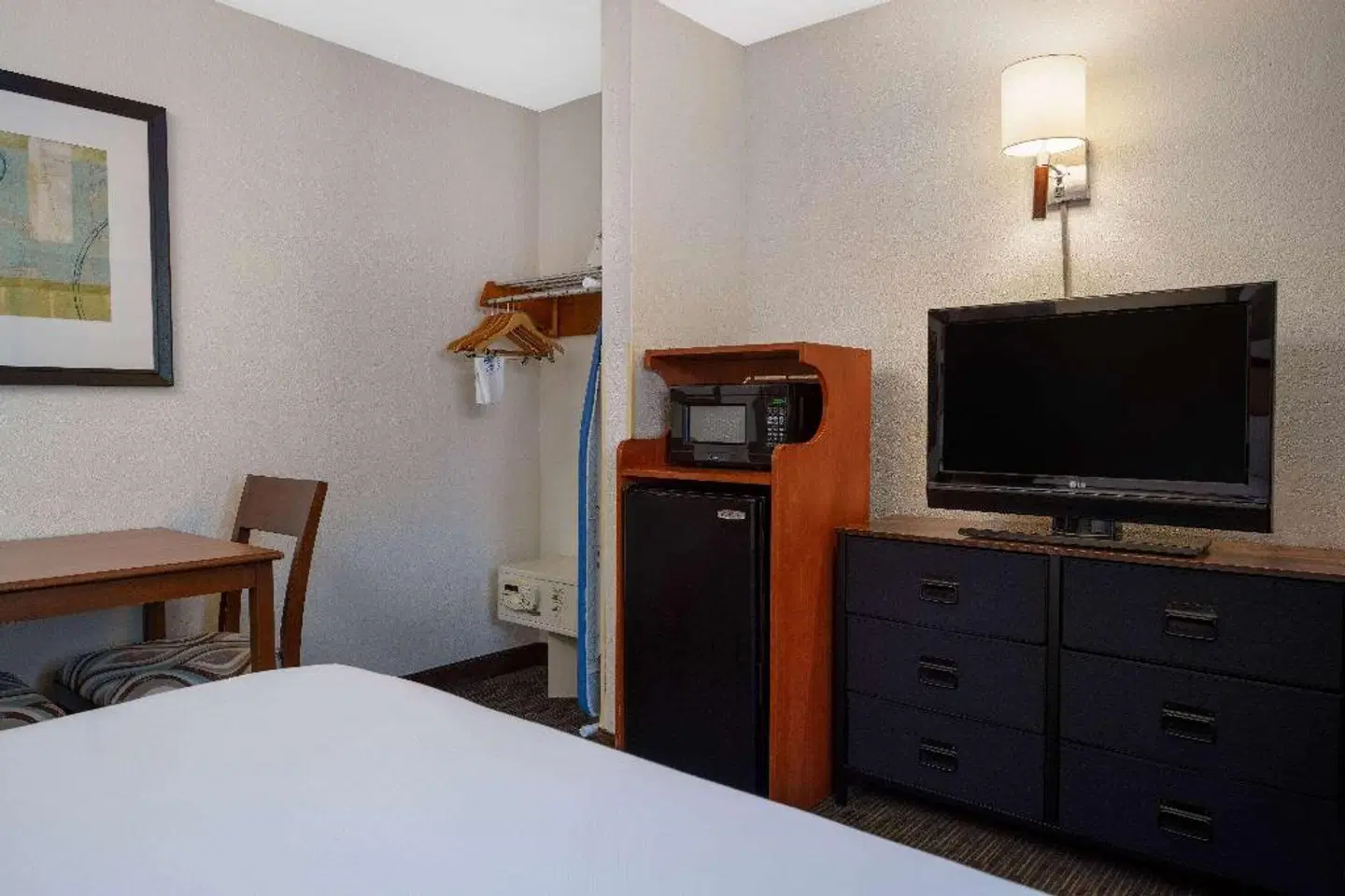 Days Inn by Wyndham Encinitas Moonlight Beach ROOM_EXAMPLE