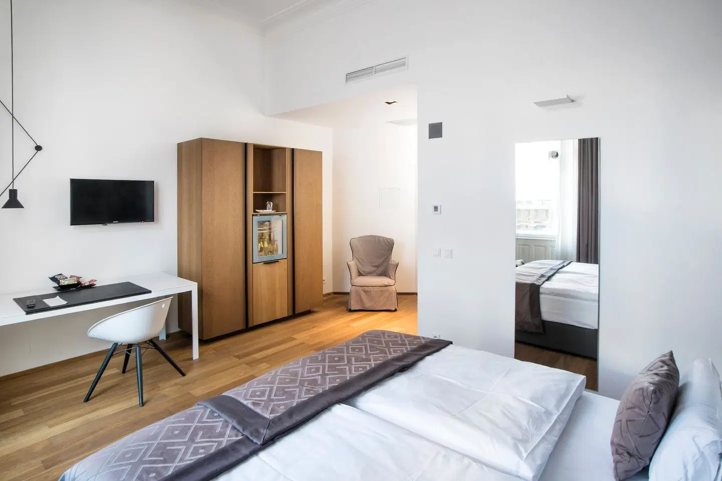 Golden Crown ROOM_EXAMPLE