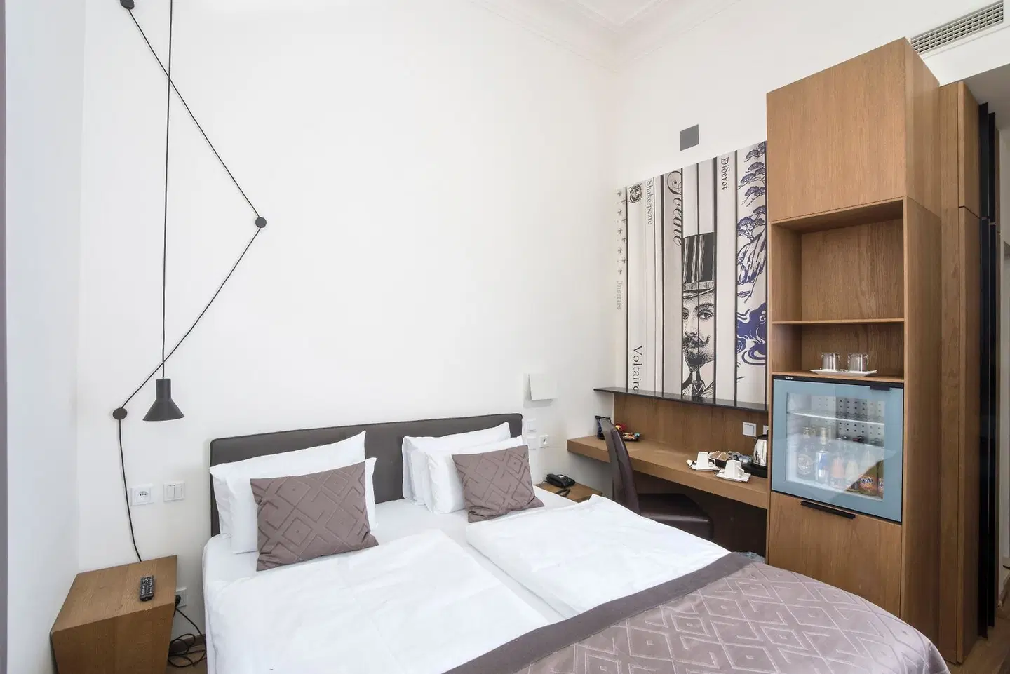 Golden Crown ROOM_EXAMPLE