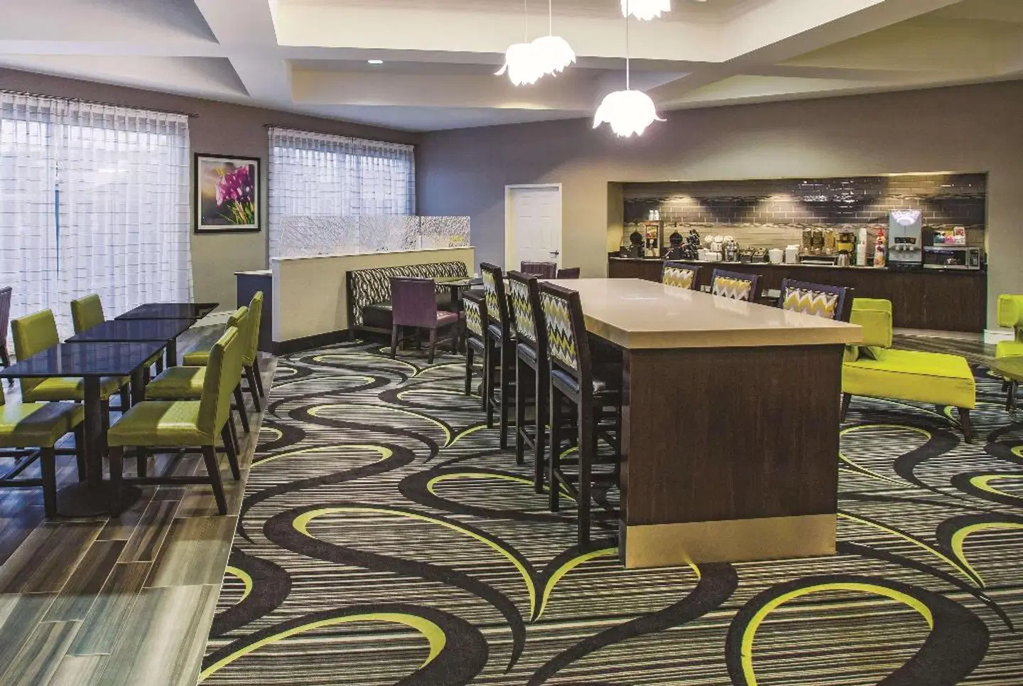 La Quinta Inn & Suites by Wyndham Las Vegas Summerlin Tech Bar