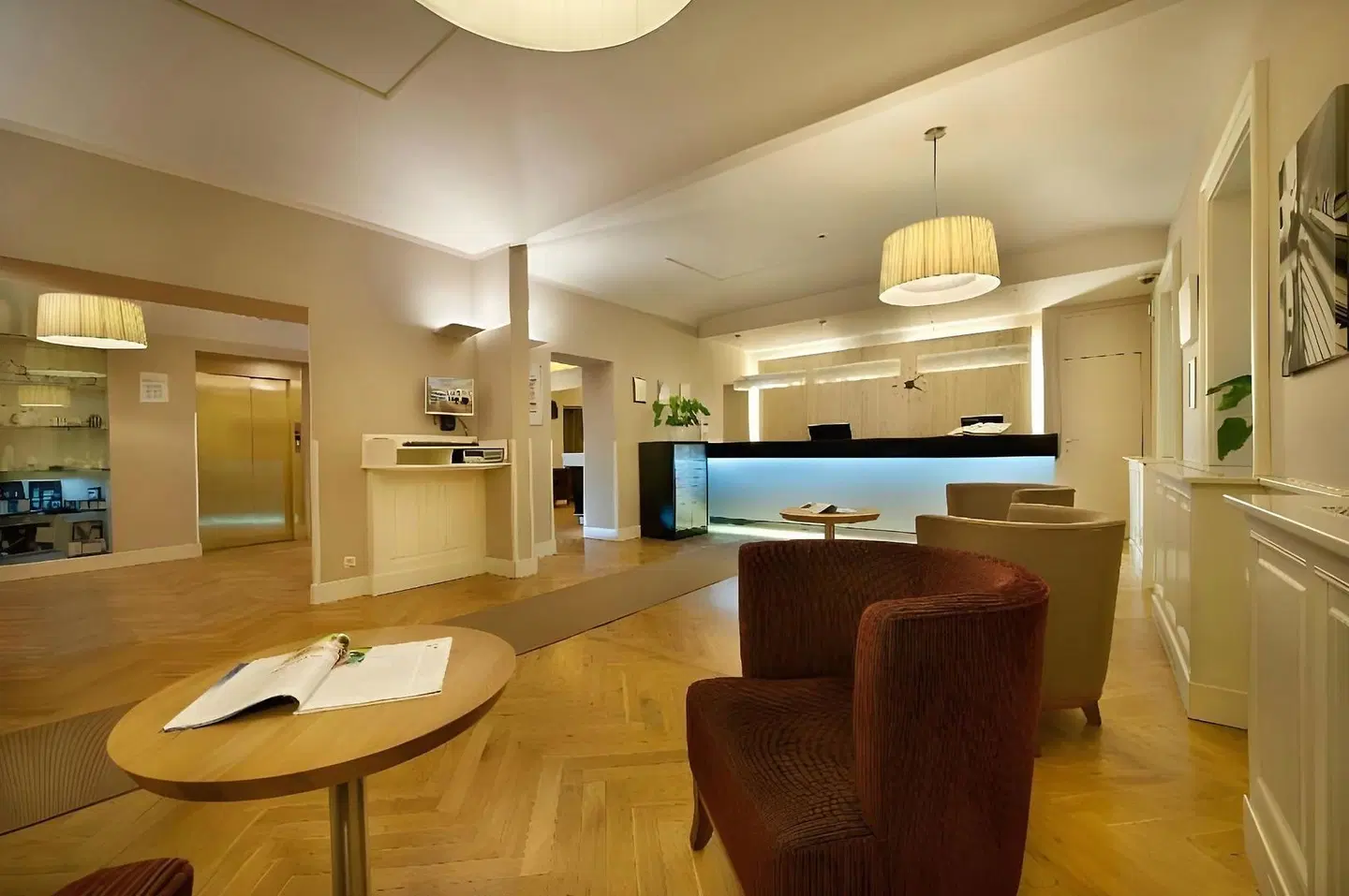 Three Crowns Hotel Bar