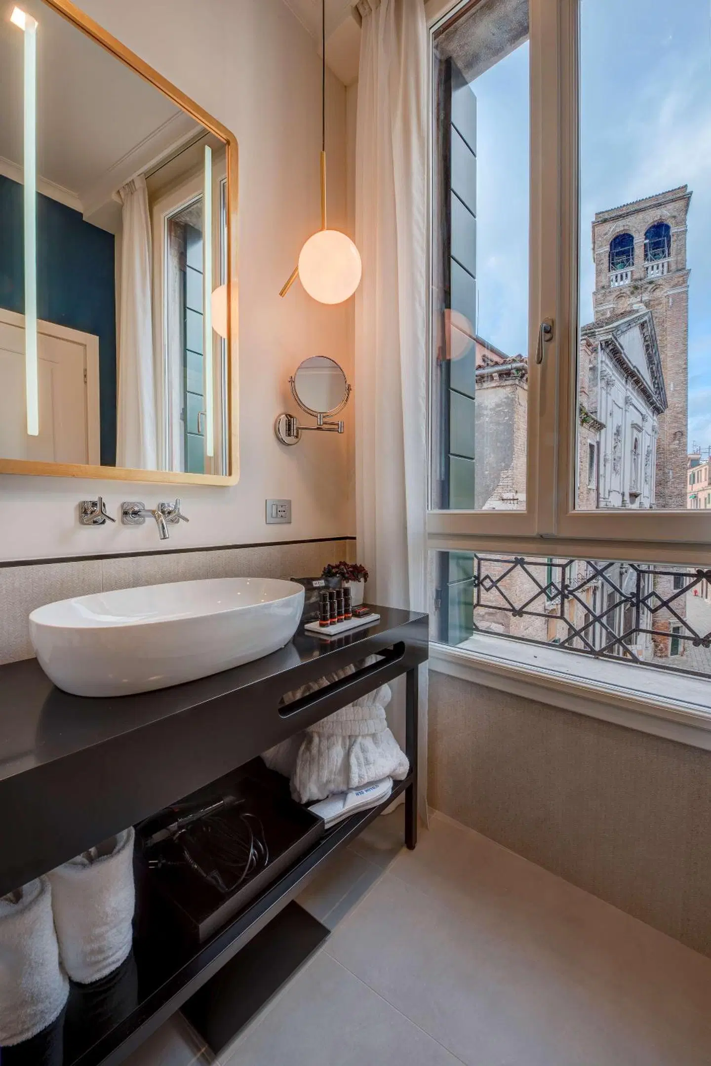 H10 Palazzo Canova Badezimmer