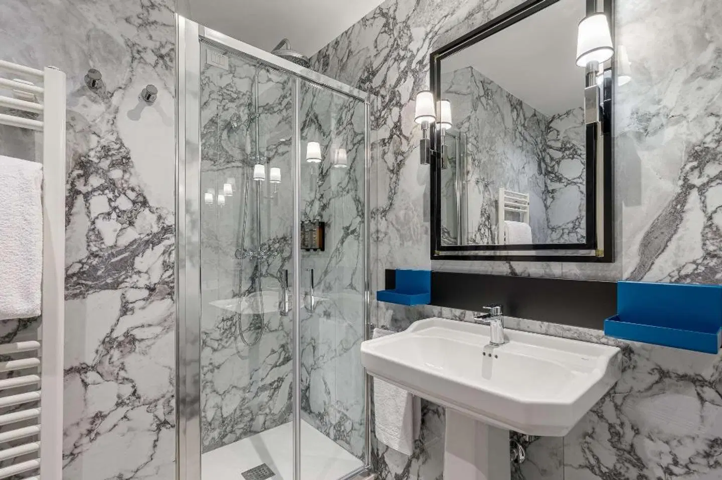 Room Mate Luca Badezimmer