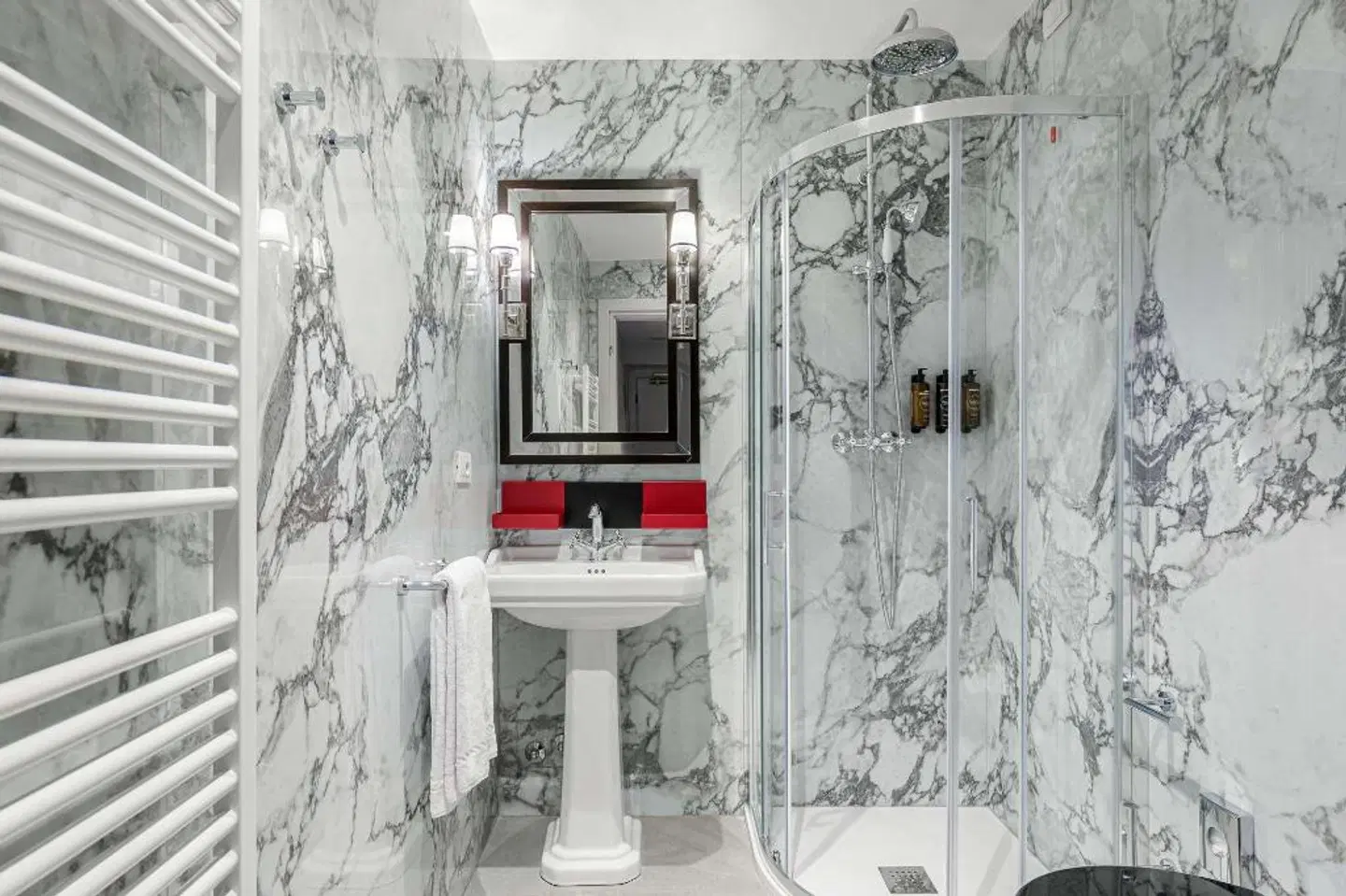 Room Mate Luca Badezimmer