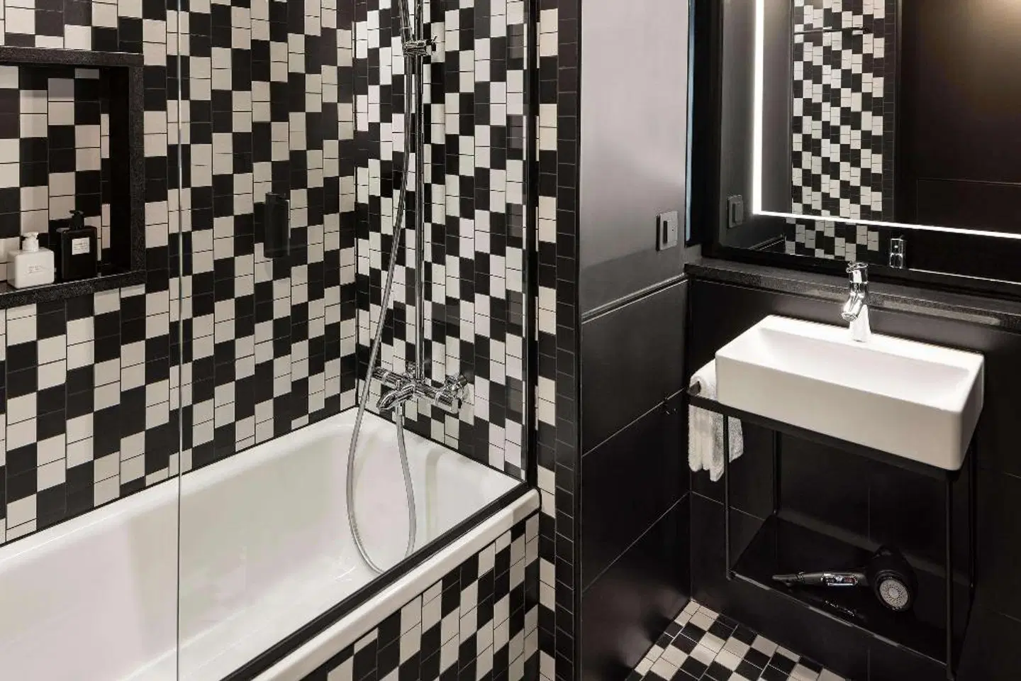 AMANO Eastside Badezimmer