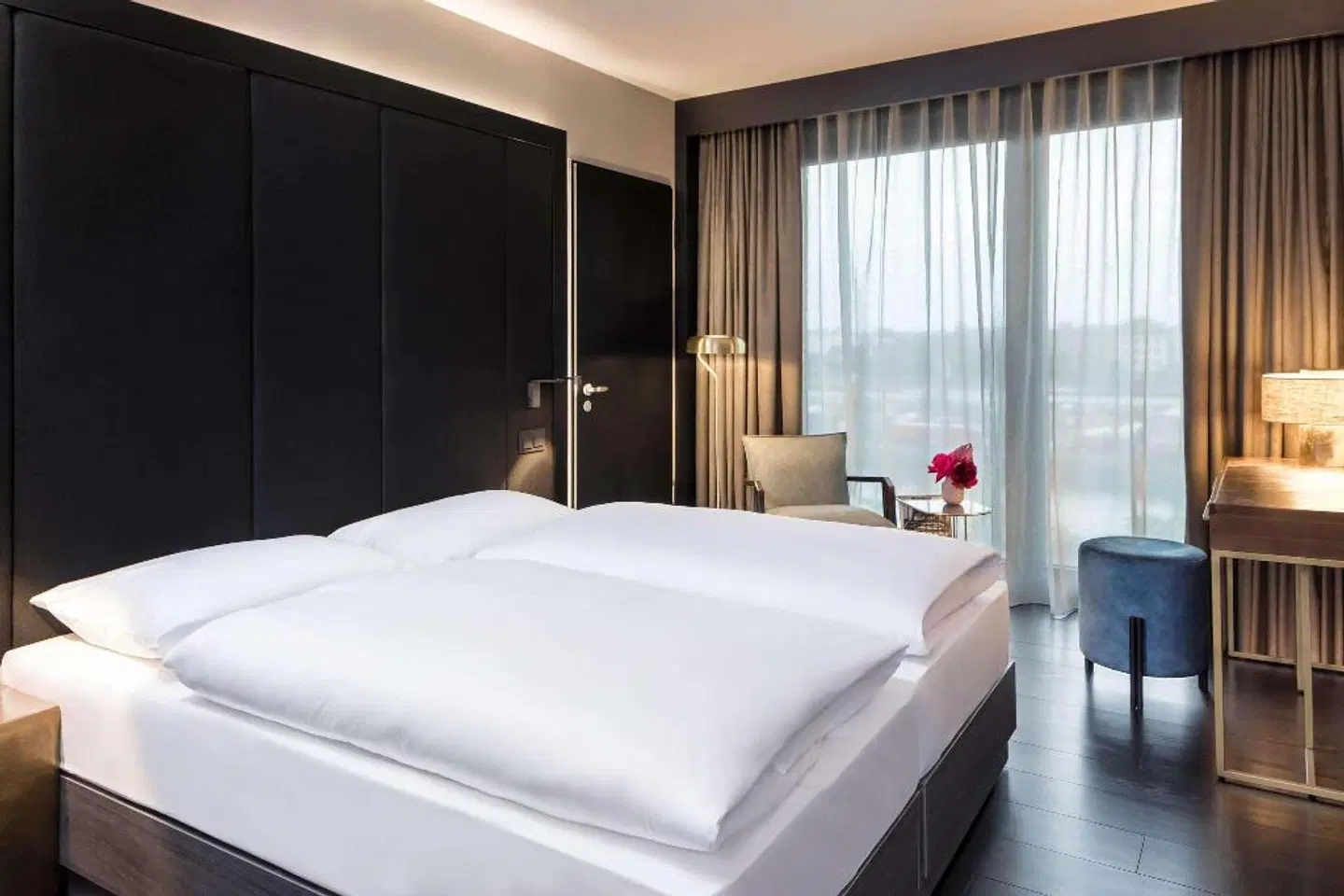 AMANO Eastside ROOM_EXAMPLE