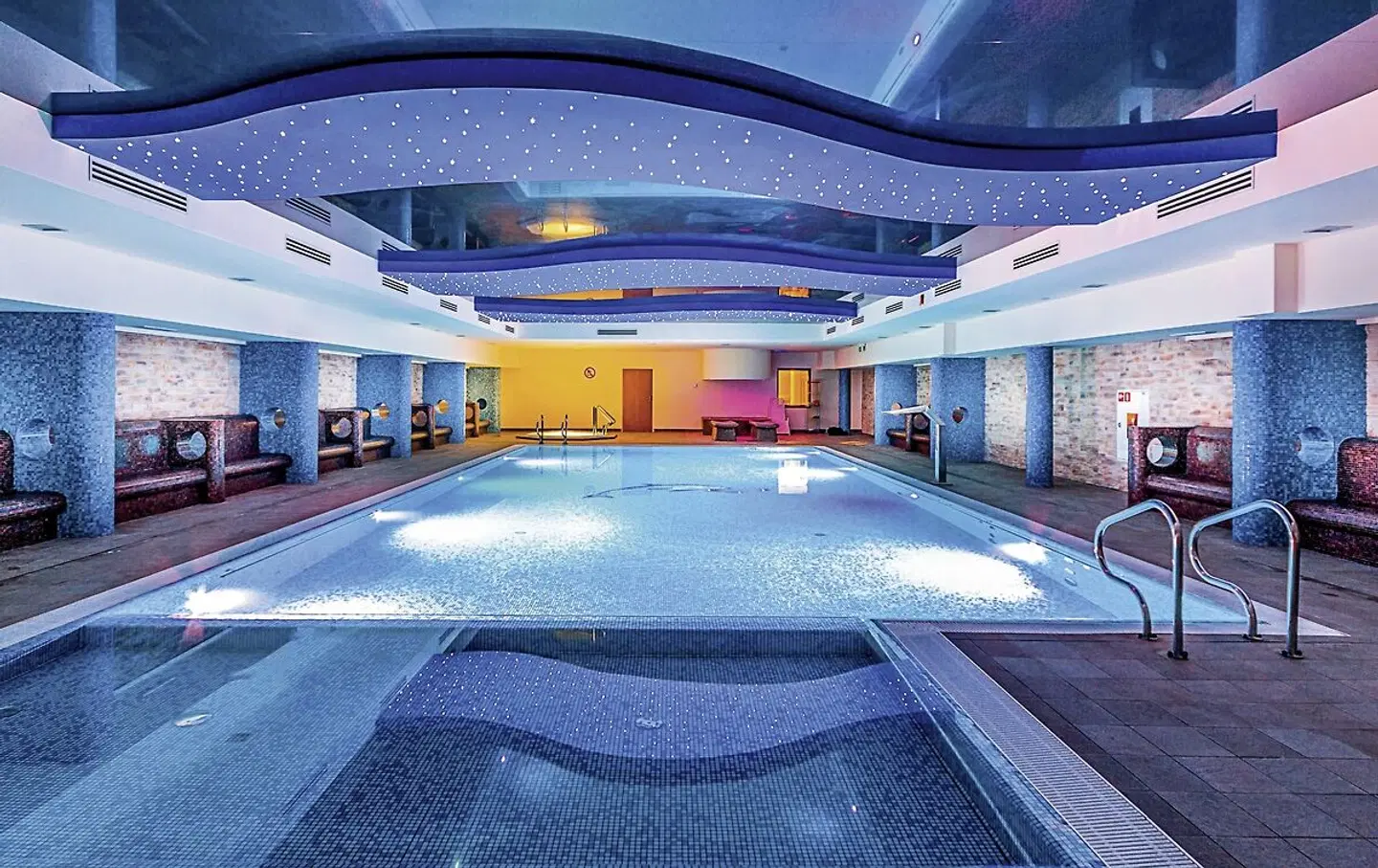 Delfin Spa & Wellness Hallenbad
