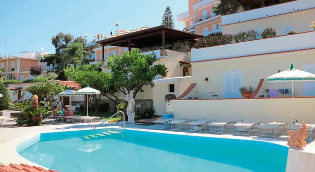 Terme La Pergola & Villa Flavio OUTDOOR_POOL