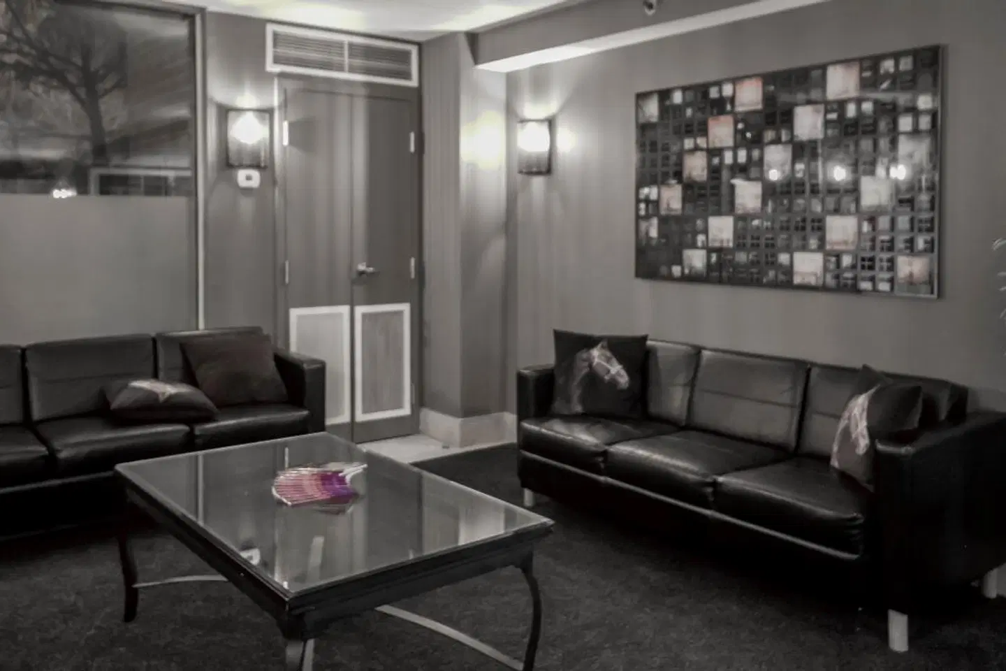 Hotel Faubourg Montreal Bar