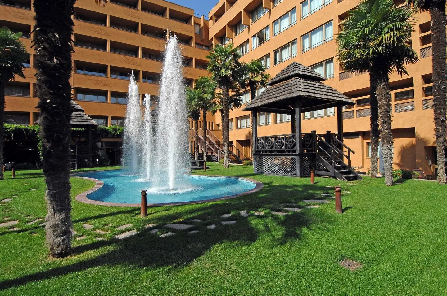 Royal Hotel Carlton EXTERIOR