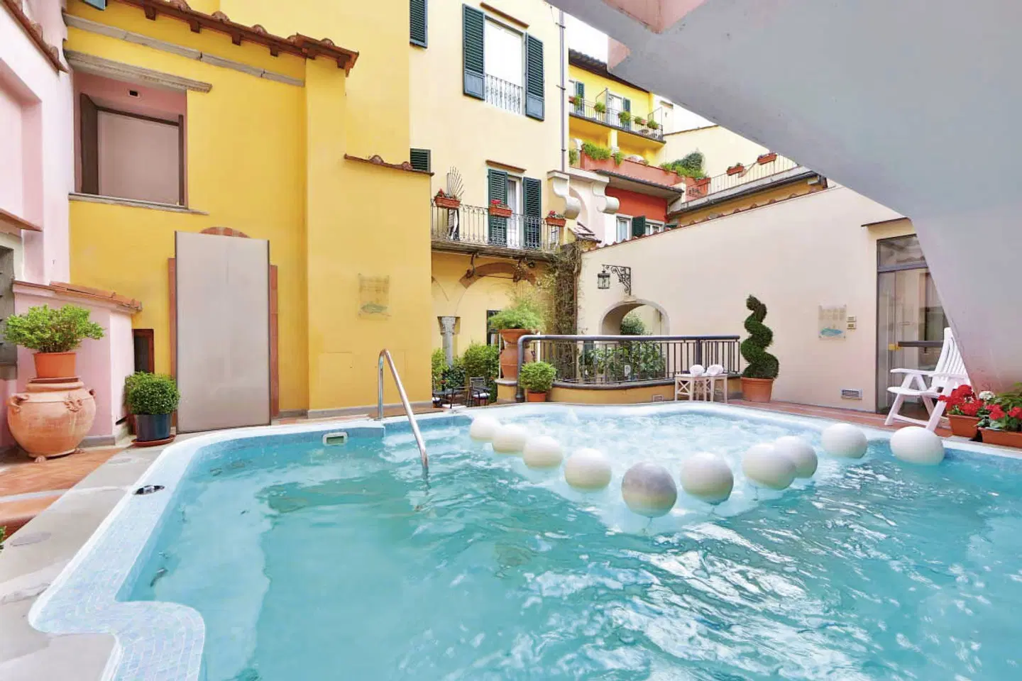 Rivoli Boutique Hotel OUTDOOR_POOL