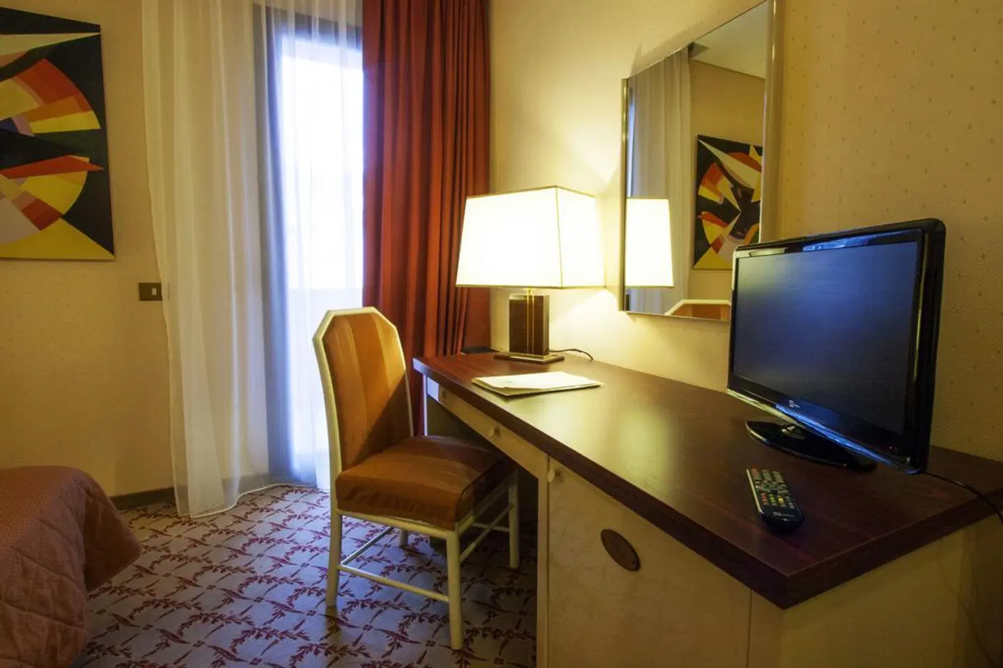 Executive ROOM_EXAMPLE
