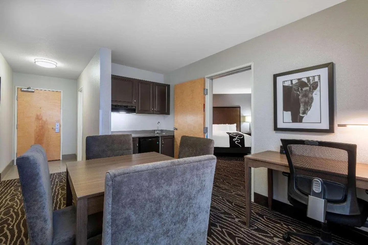 La Quinta Inn & Suites by Wyndham Fairbanks Airport ROOM_EXAMPLE