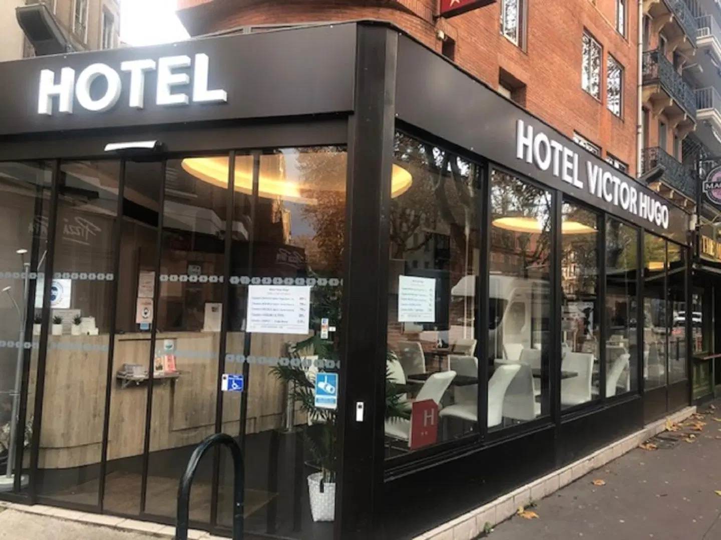 Victor Hugo SPORTS_AND_LEISURE