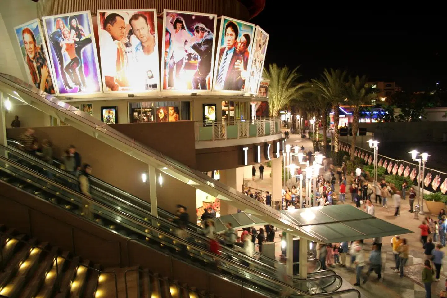 Coast Safari Inn Bar