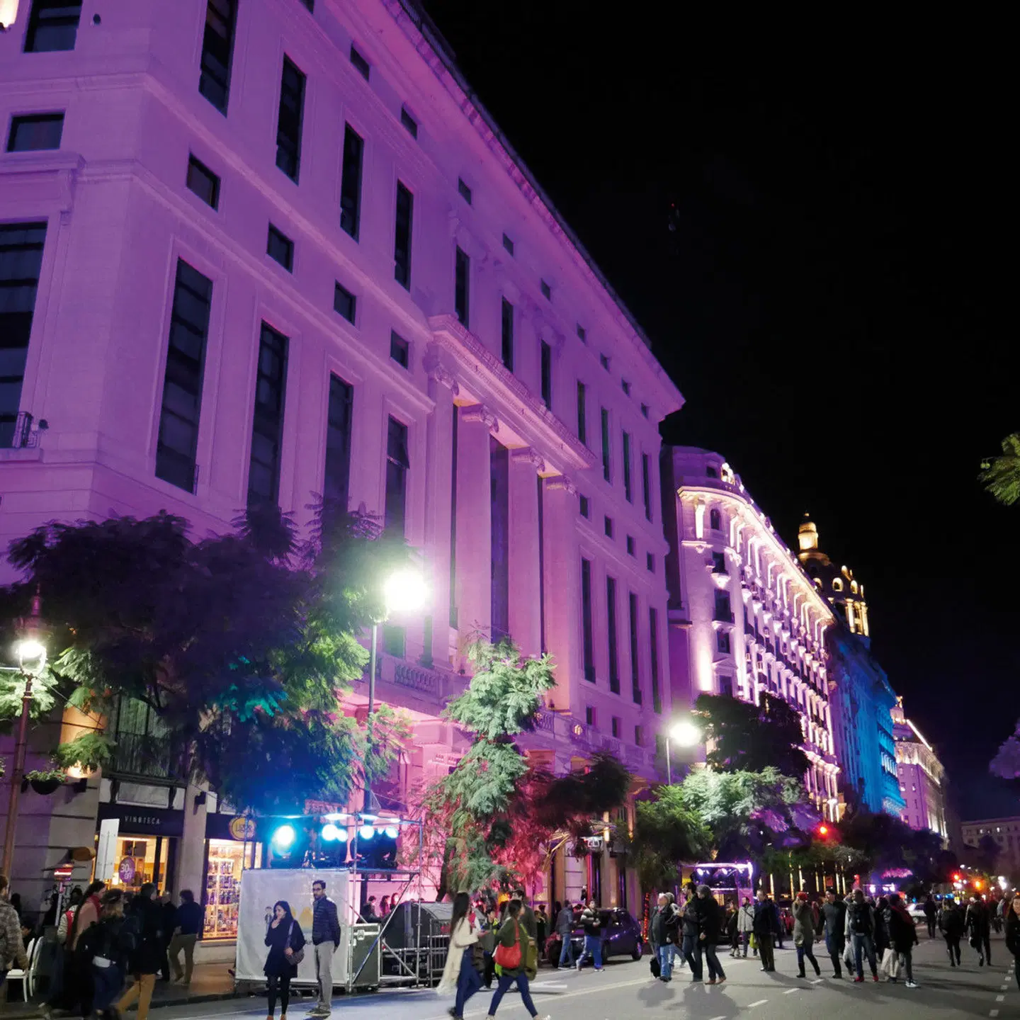 725 Continental EXTERIOR