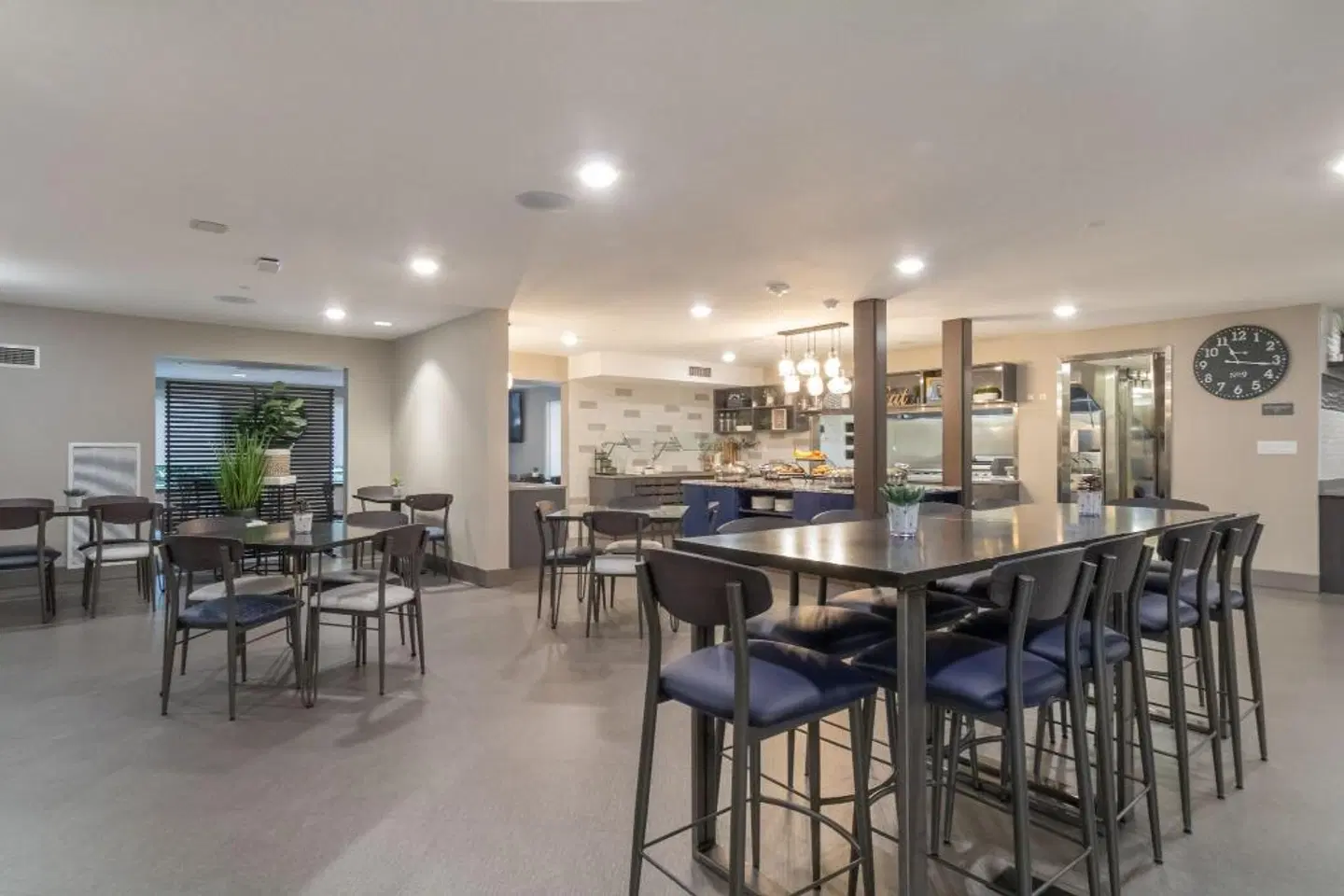 Oxford Suites Portland - Jantzen Beach Bar