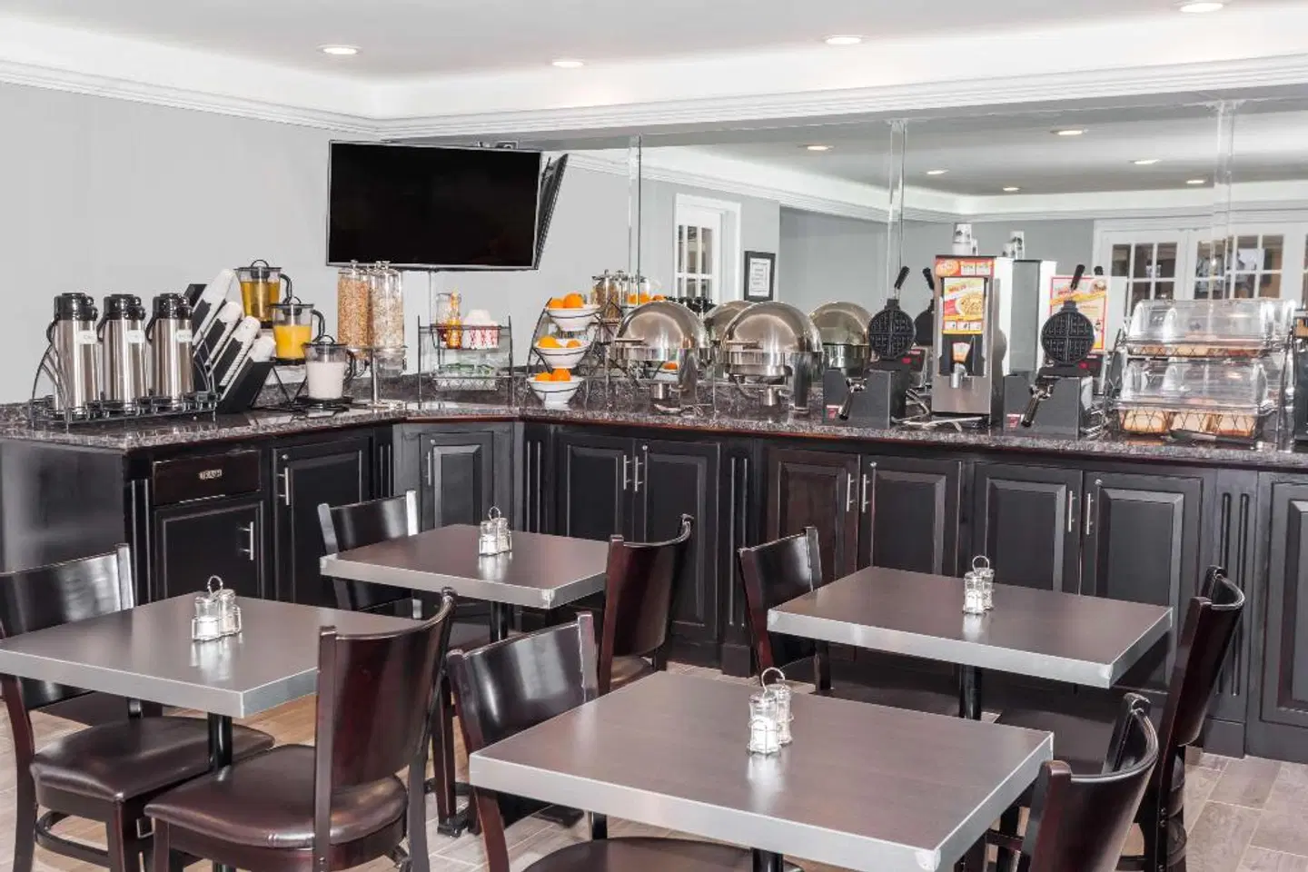 Baymont Inn & Suites Glenview Bar