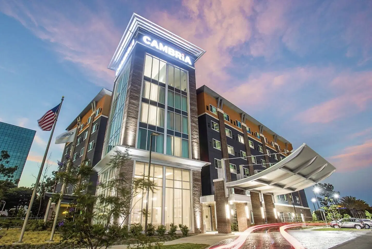 Cambria Hotel LAX EXTERIOR