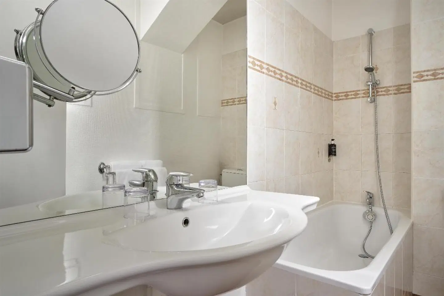 Hôtel Abaca Messidor by HappyCulture Badezimmer