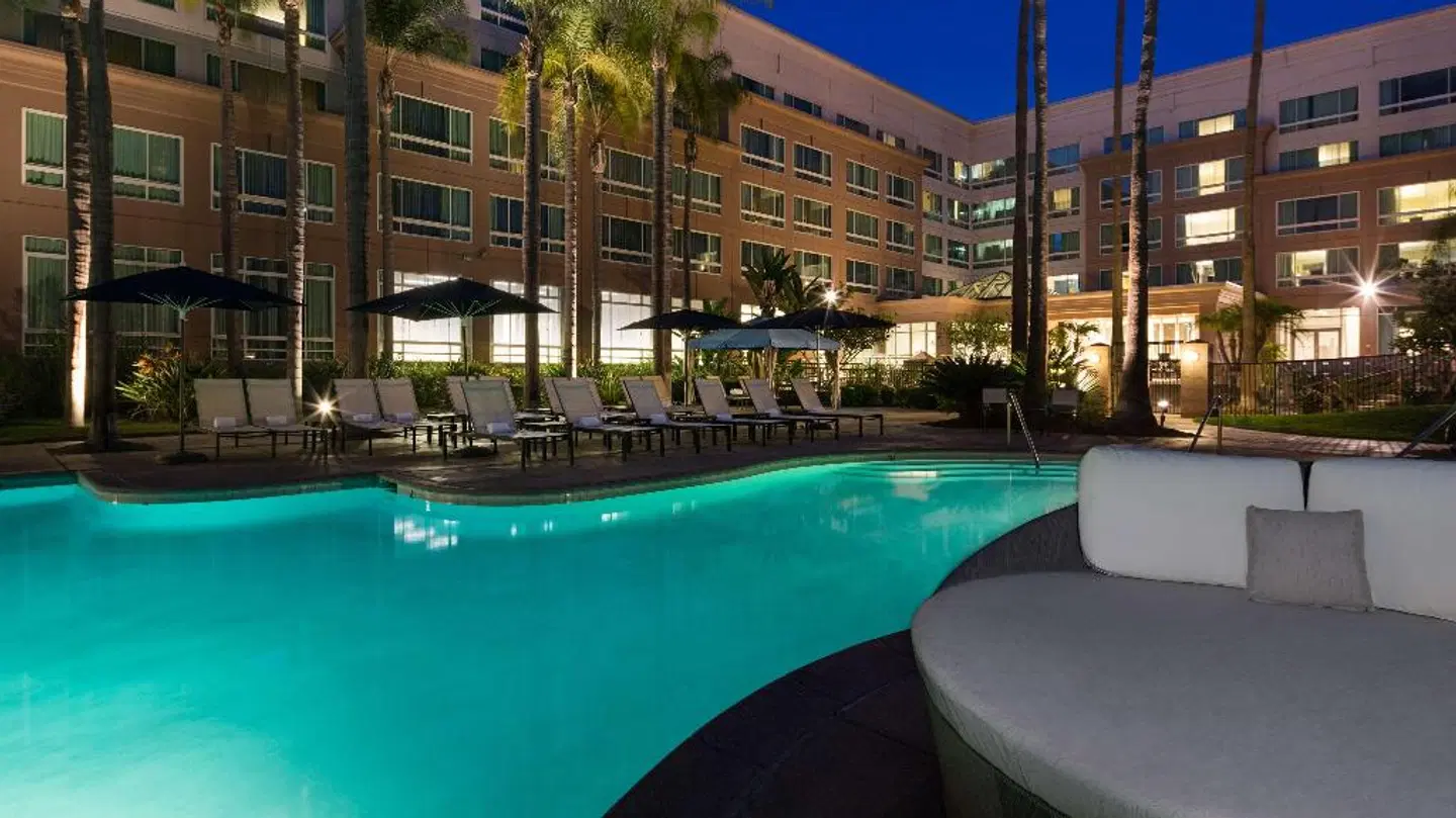 DoubleTree by Hilton San Diego/Del Mar OUTDOOR_POOL