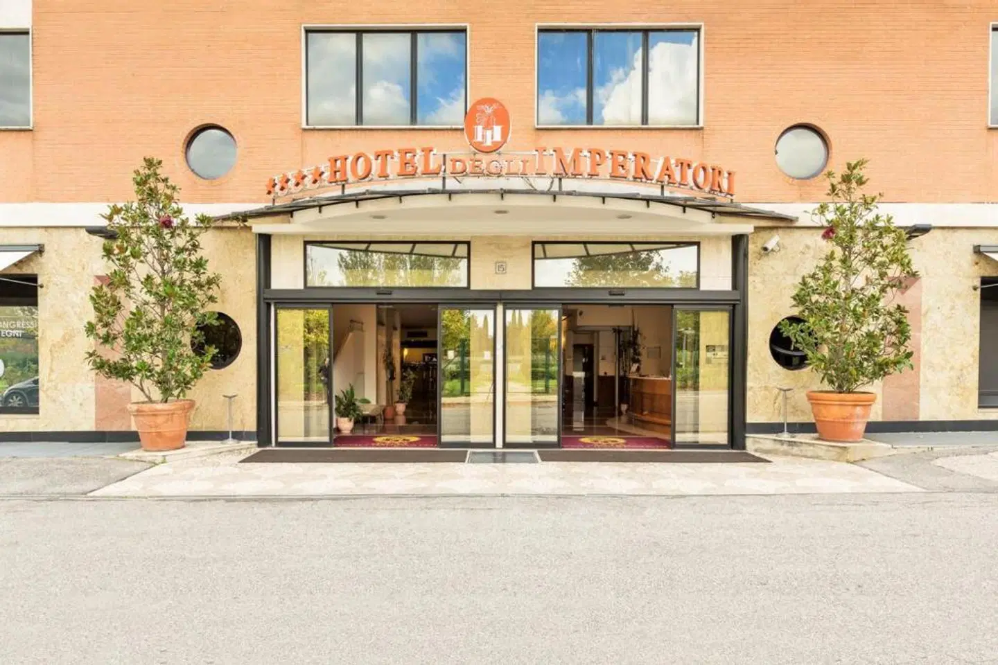 Degli Imperatori EXTERIOR