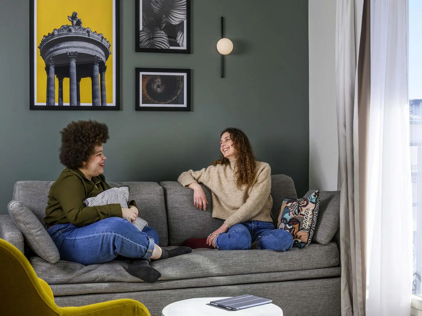 Aparthotel Adagio Paris Buttes Chaumont PEOPLE