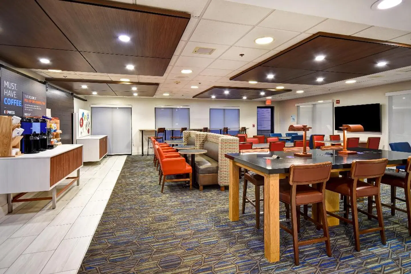Holiday Inn Express Newport North - Middletown Bar