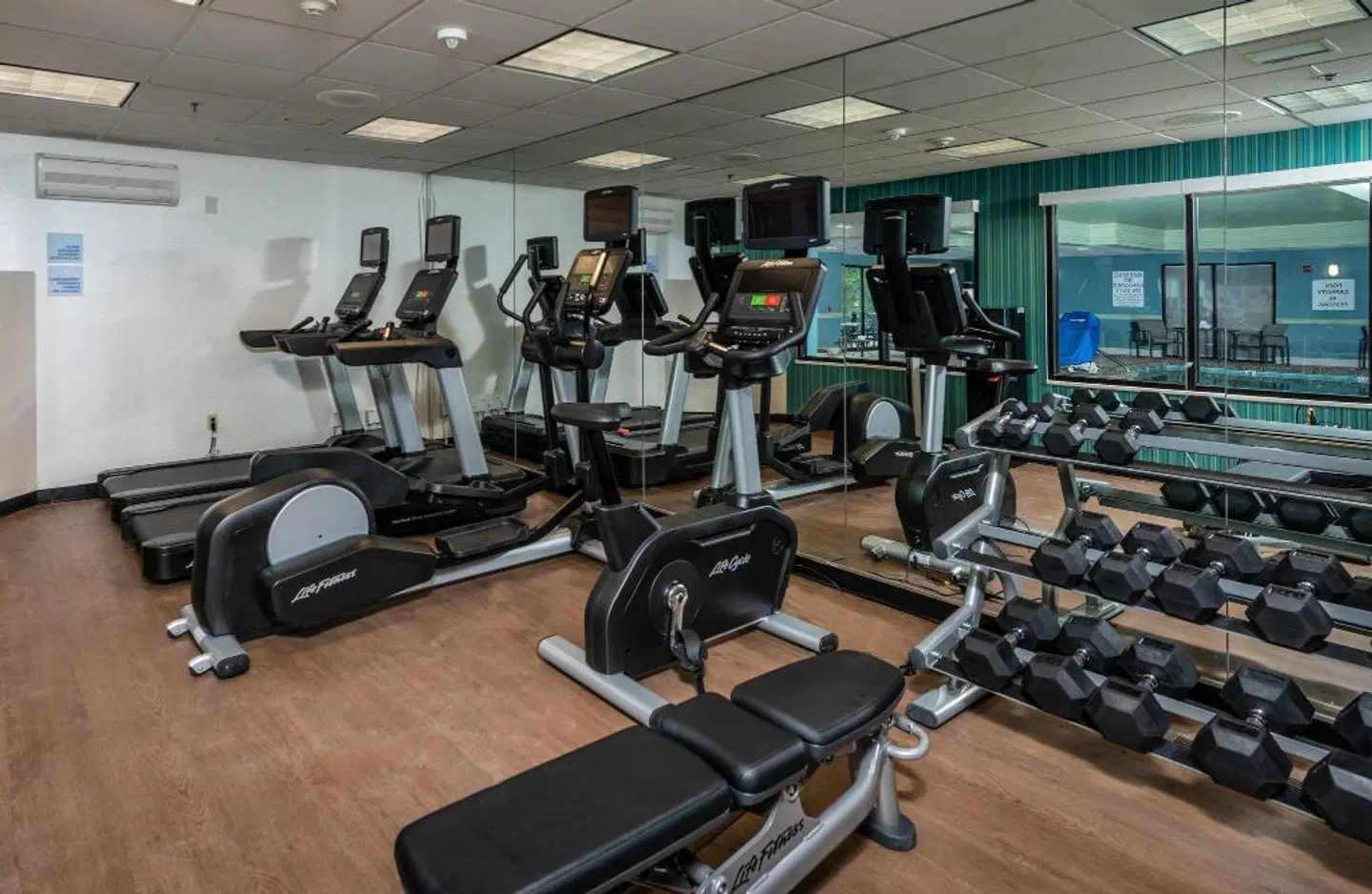 Holiday Inn Express Newport North - Middletown SPORTS_AND_LEISURE