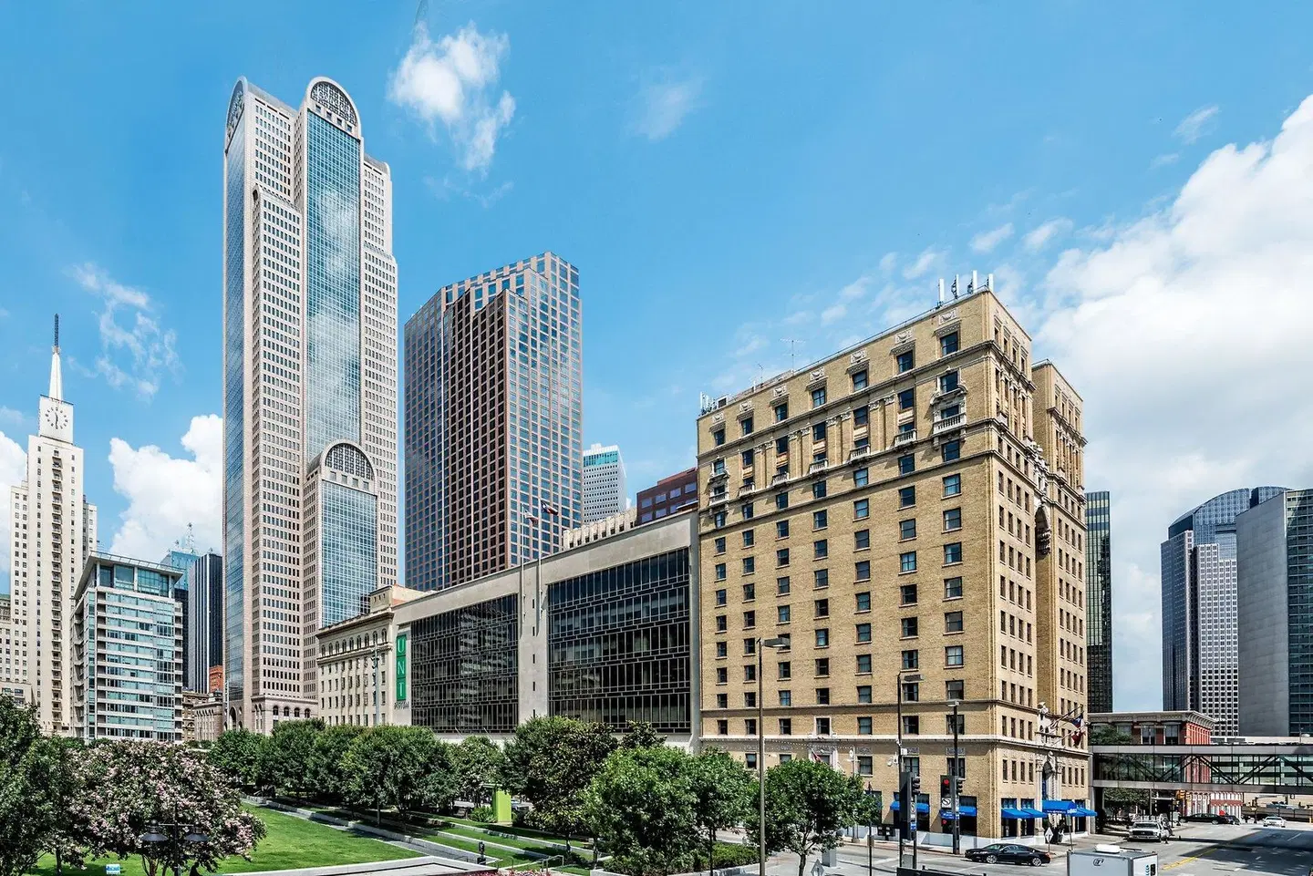 Hotel Indigo Dallas Downtown EXTERIOR