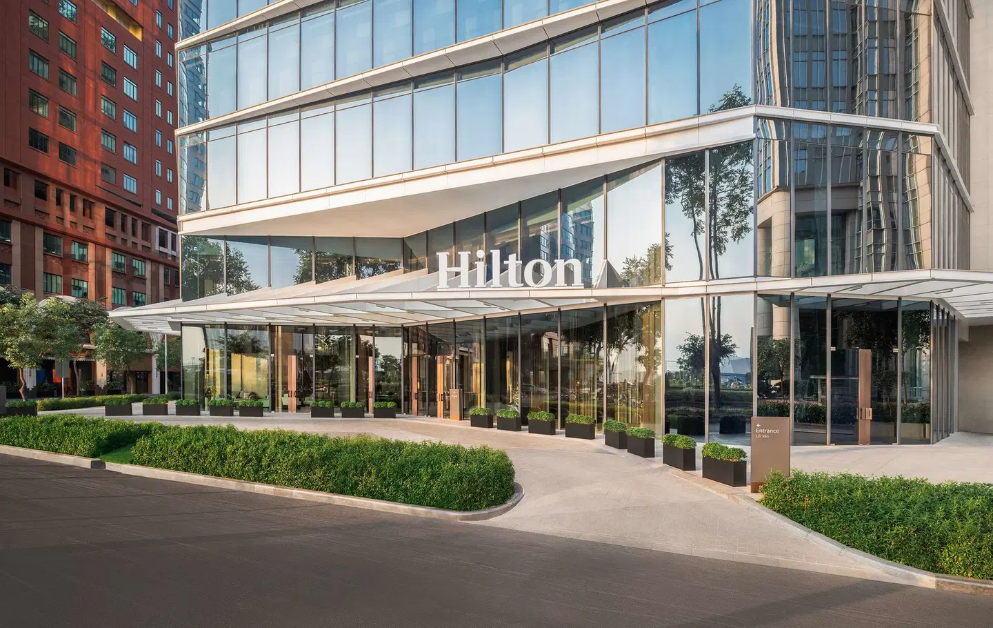 Hilton Saigon EXTERIOR