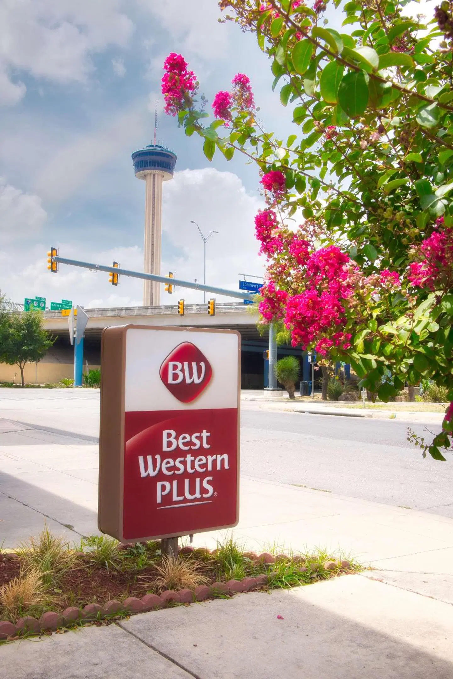 Best Western Plus Sunset Suites Riverwalk EXTERIOR