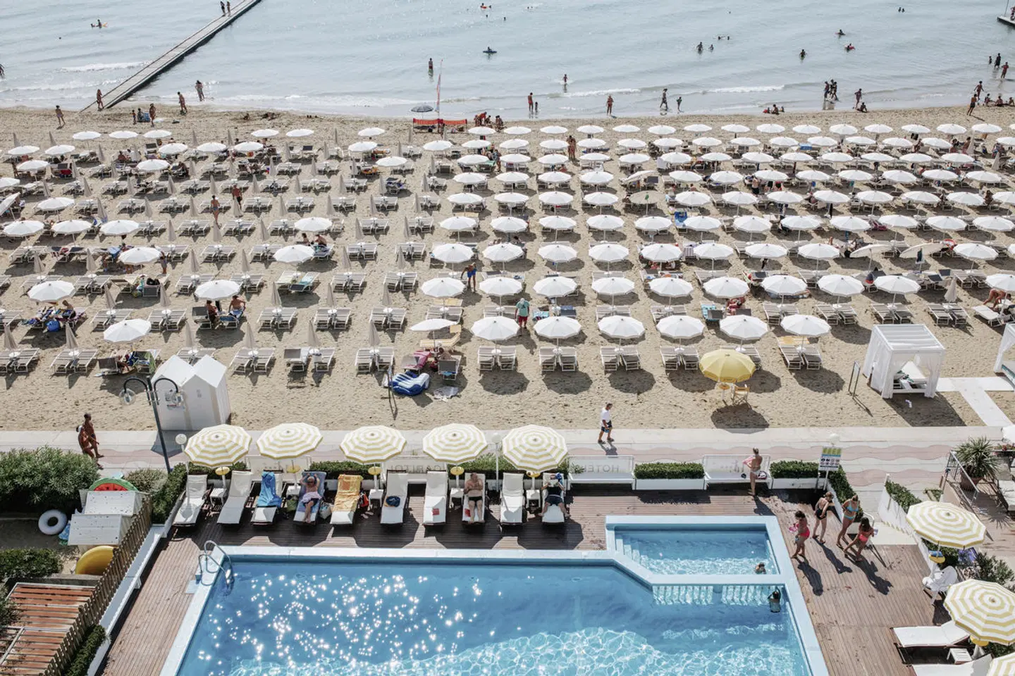 Capitol OUTDOOR_POOL