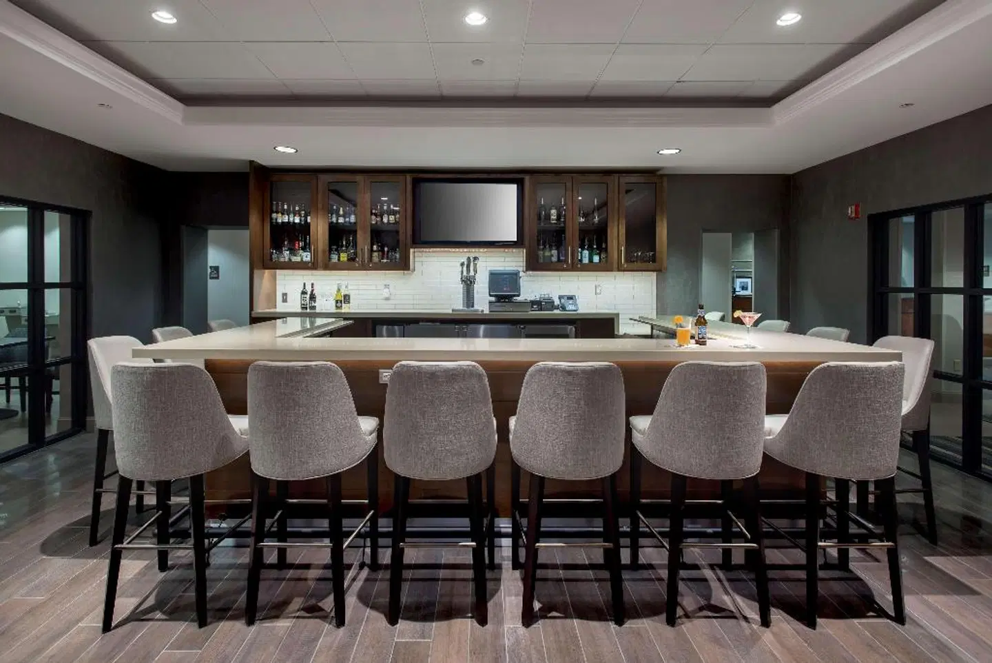 Hampton Inn Boston-Logan Airport Bar